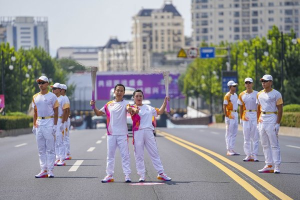 Asian Games Torch Relay Highlights Dreams in Shaoxing