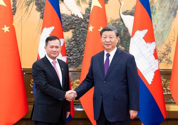 Xi Meets Cambodian Prime Minister