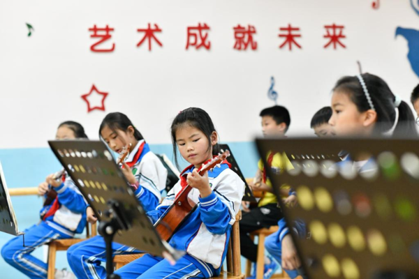 Chinese Guitar-Making Industry Rides on Wave of Belt and Road Initiative