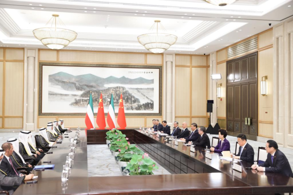 Xi Meets Kuwaiti Crown Prince, Pledging to Take Bilateral Ties to New Heights