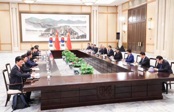 Xi Meets ROK Prime Minister