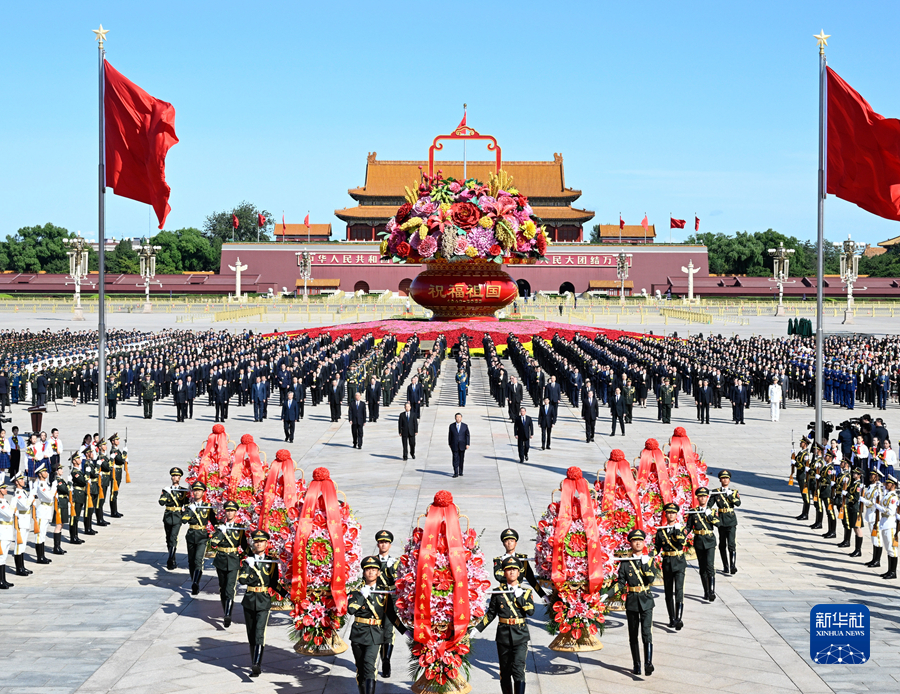 Xi Pays Tribute to National Heroes on Martyrs' Day