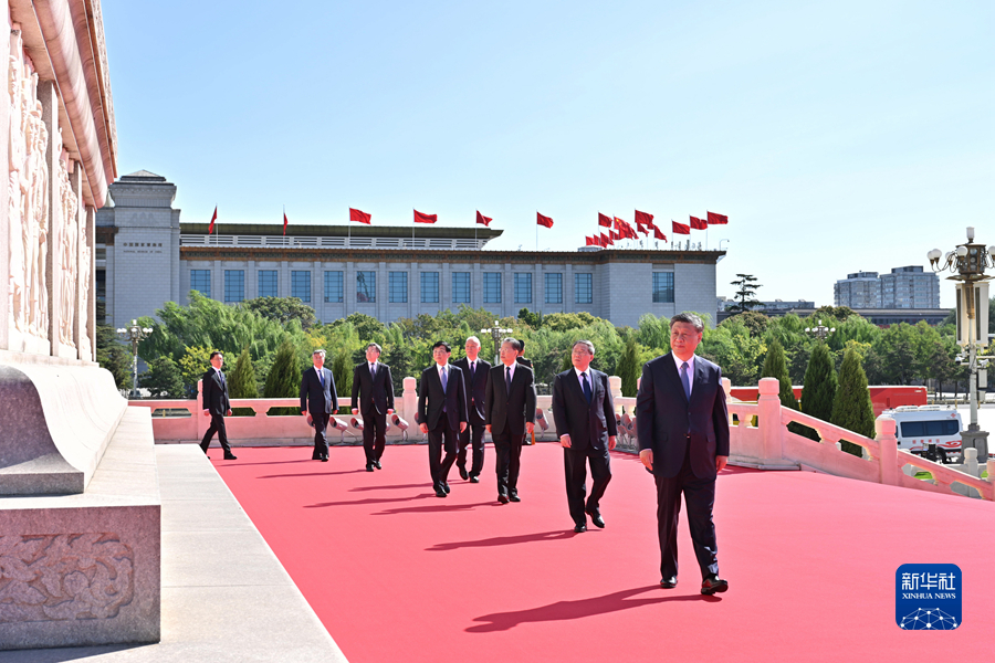 Xi Pays Tribute to National Heroes on Martyrs' Day