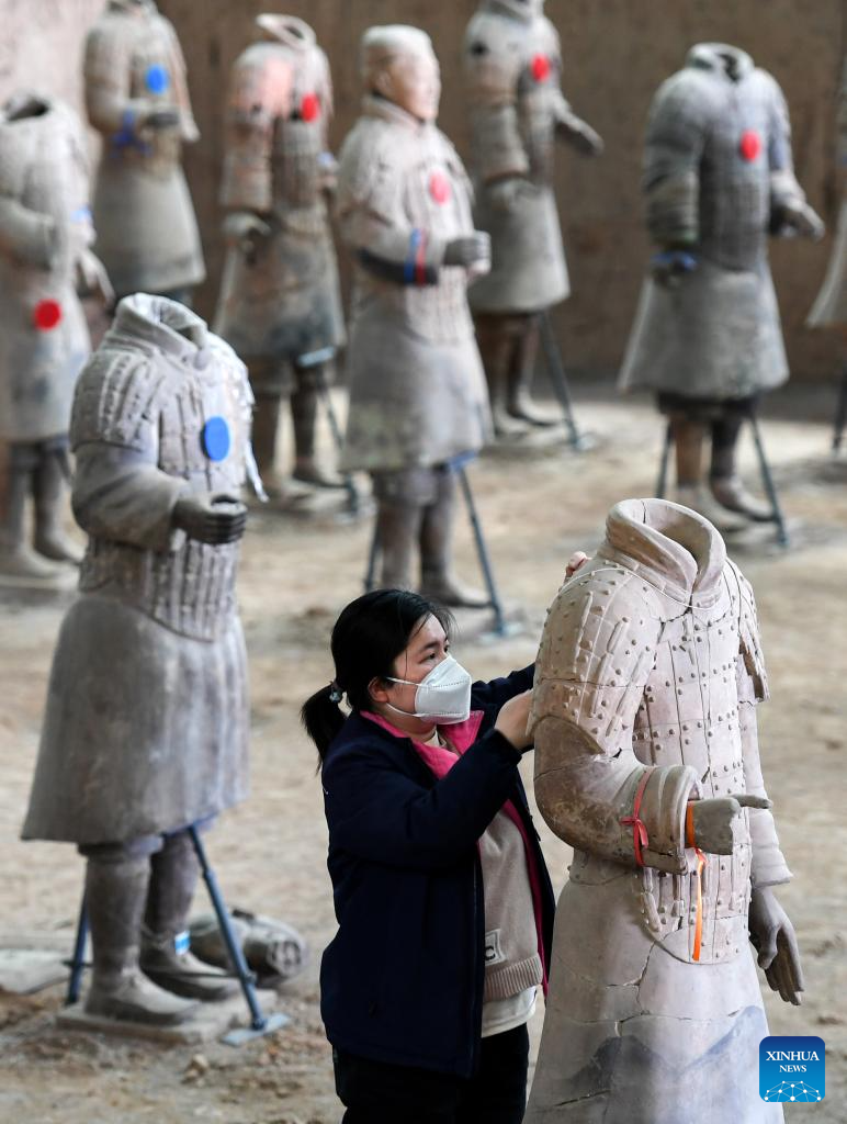 Experts Restore Terracotta Warriors in Xi'an