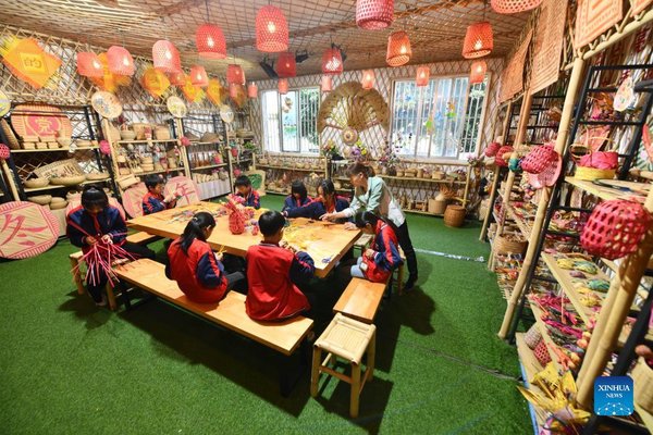 Students Learn Bamboo Weaving Skill in South China's Guangxi