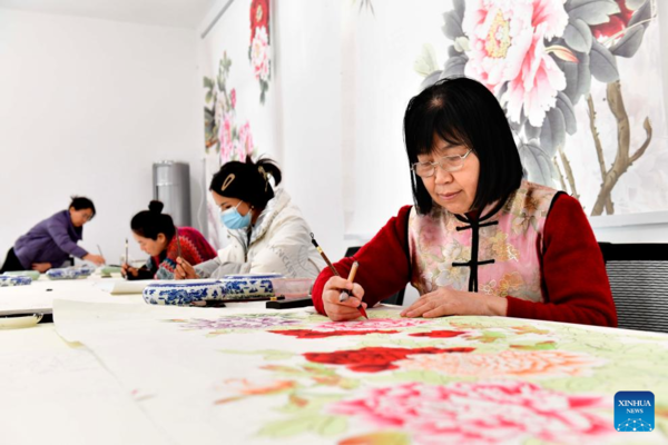 Peony-Themed Realistic Painting Propels Rural Prosperity in E China's Shandong