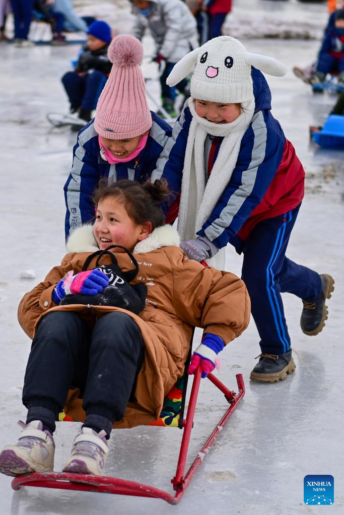 Schools Integrate Ice and Snow Sports into Education Curriculum in Xinjiang's Beitun City