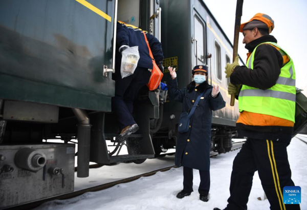 China's Slow Trains Ensure Smooth Trips During Spring Festival Travel Rush