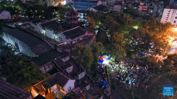 Roadside Concerts Become a Hit in SW China's Guizhou