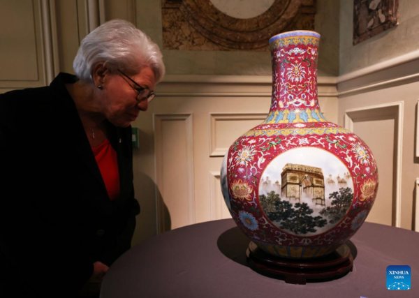 Exhibition of Porcelain Artworks from China's Jingdezhen Kicks off in Paris
