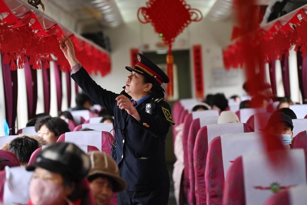 'Slow Trains' Facilitate People's Shopping for Upcoming Chinese Lunar New Year in NW China's Gansu