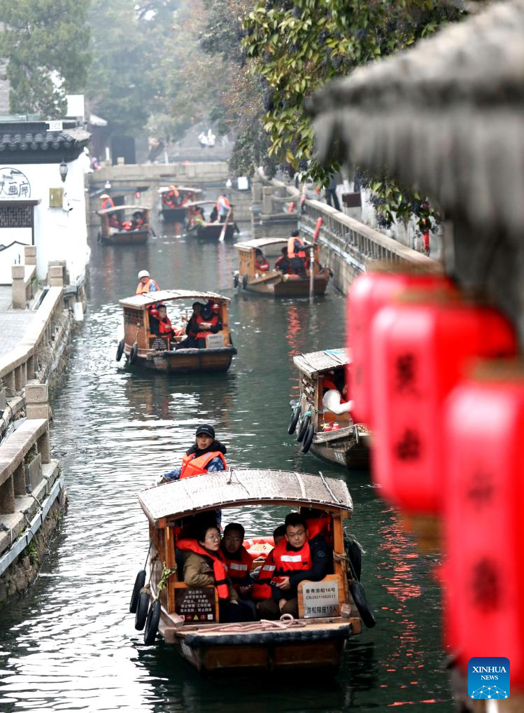 China Focus: Longer Spring Festival Holiday Sparks Travel Frenzy Among Chinese