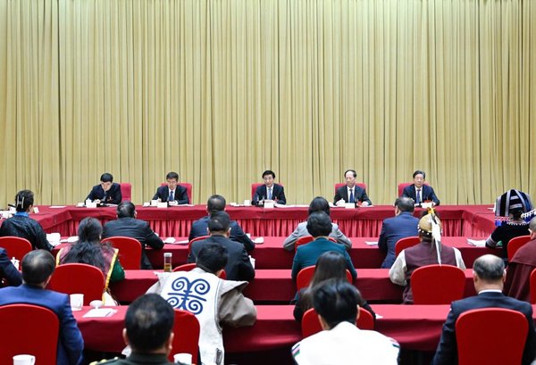 Chinese Leaders Join NPC Deputies, Political Advisors in Deliberation, Discussions