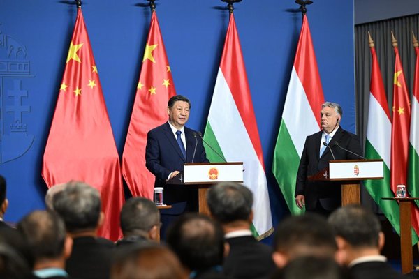 Xi, Orban Jointly Meet Press in Budapest