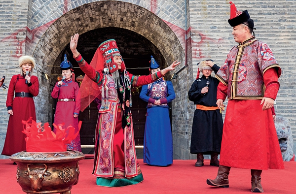 Cultural Heritage | Mongolian's Colorful Costumes Add Beauty to Vast Grasslands