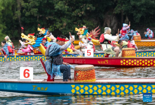 Dragon Boat Races Held Across China to Celebrate Upcoming Duanwu Festival