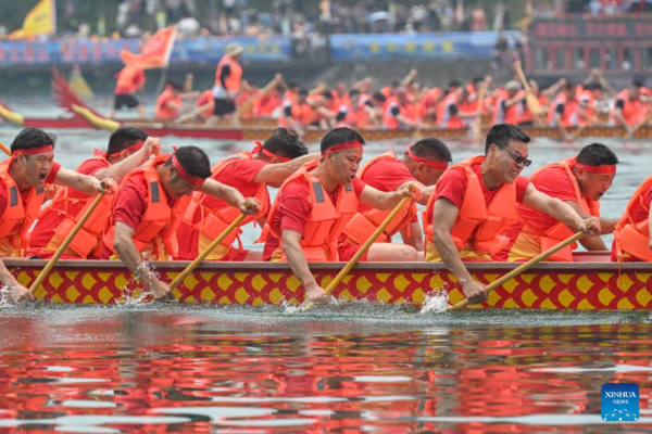 Dragon Boat Races Held Across China to Celebrate Upcoming Duanwu Festival