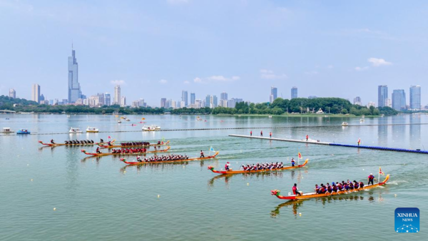 Dragon Boat Races Held Across China to Celebrate Upcoming Duanwu Festival