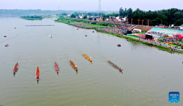 Dragon Boat Races Held Across China to Celebrate Upcoming Duanwu Festival