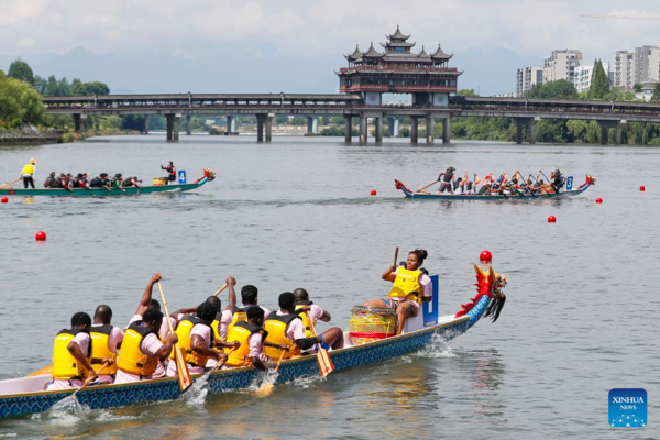 Dragon Boat Races Held Across China to Celebrate Upcoming Duanwu Festival