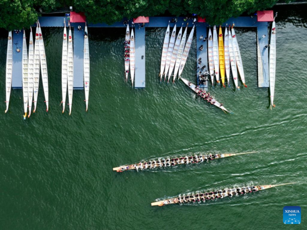 Dragon Boat Races Held Across China to Celebrate Upcoming Duanwu Festival