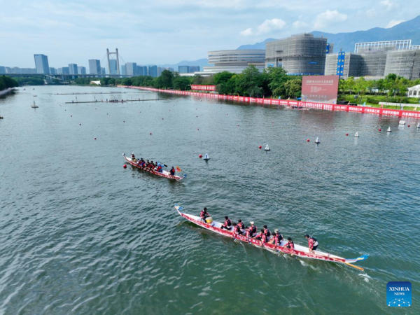 Dragon Boat Races Held Across China to Celebrate Upcoming Duanwu Festival