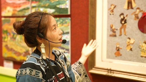 Spring Bud Girls' Paintings Exhibited at China National Museum of Women and Children