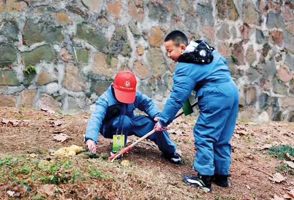 Project Teaches Children, Teens to Protect Giant Pandas