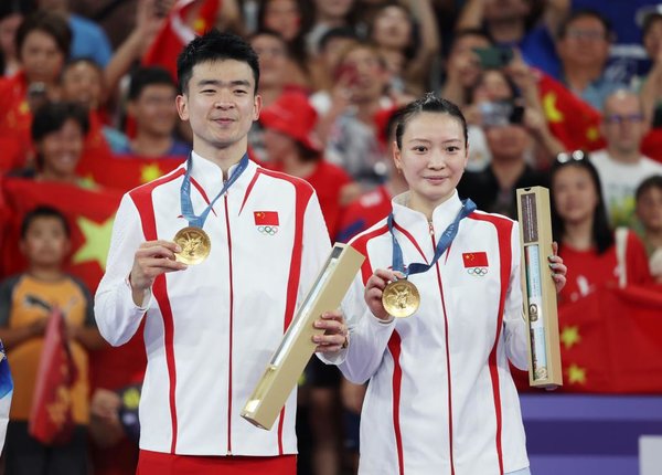 Olympics | China's Zheng/Huang Win Badminton Mixed Doubles Gold at Paris Olympics