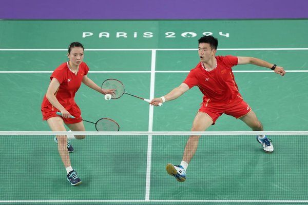 Olympics | China's Zheng/Huang Win Badminton Mixed Doubles Gold at Paris Olympics