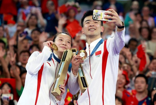 Olympics | China's Zheng/Huang Win Badminton Mixed Doubles Gold at Paris Olympics