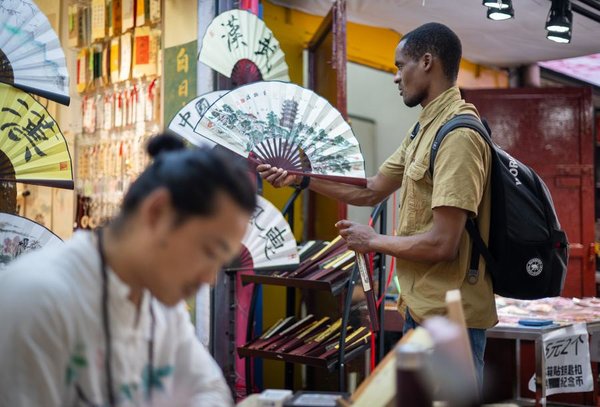 'Laowai' in China |Tanzanian Student's Devotion to Voluntary Services in Wuhan