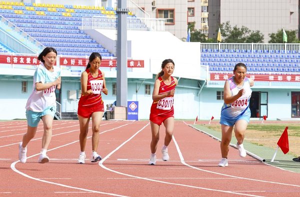 Xinjiang Teenagers Challenge Disability Stereotypes to Race Toward Bright Futures