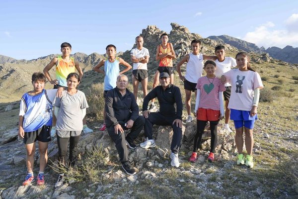 Xinjiang Teenagers Challenge Disability Stereotypes to Race Toward Bright Futures