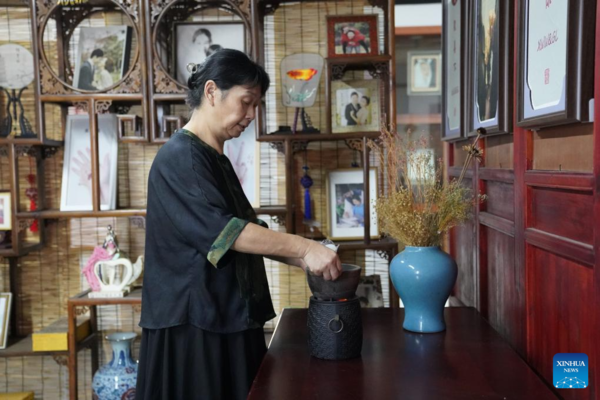 Intangible Cultural Heritage Inheritor Revives Gan Hair Embroidery in E China