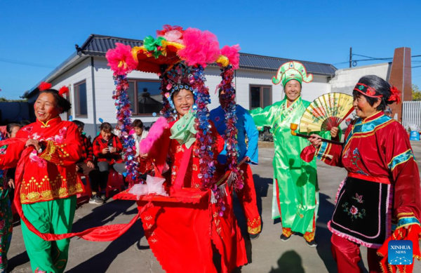 Celebrations Held Across China to Mark Seniors' Day