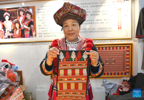 Inheritor of Tianlin Yao Ethnic Embroidery Skill