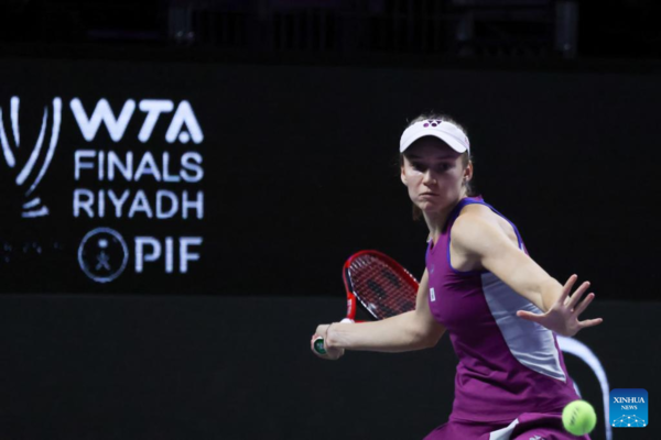 Zheng Qinwen Defeats Rybakina to Claim Her First Win at WTA Finals