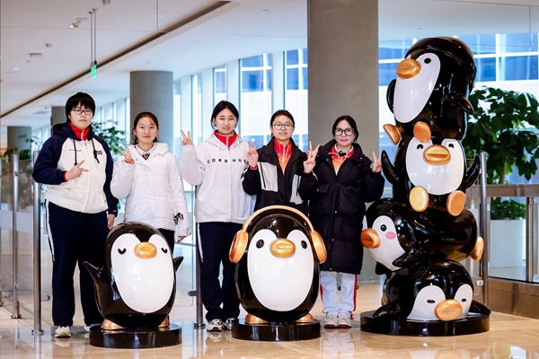 Spring Bud Girls Attend Sci-Tech Literacy Study Tour in Beijing