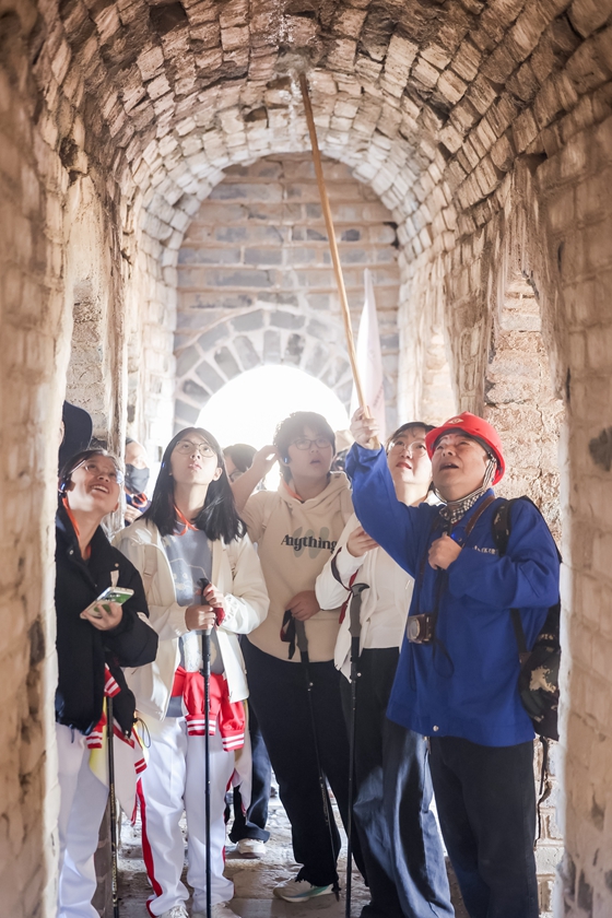 Spring Bud Girls Attend Sci-Tech Literacy Study Tour in Beijing