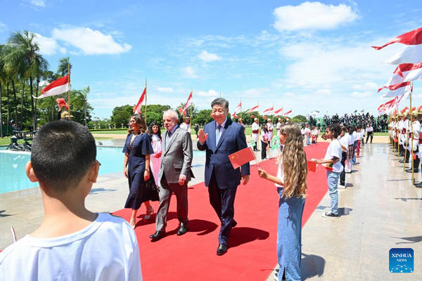 Xi Attends Welcome Ceremony Held by Brazilian President