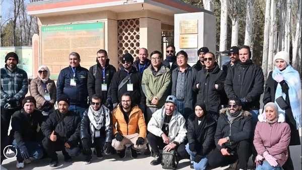 Arab Experts Learn from China's Experience in Desert Control in NW China