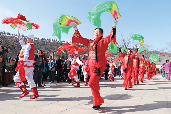 Joyful Yangko Dance Delivers Happiness, Creates Festive Atmosphere