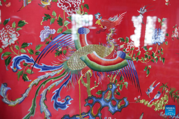 Inheritor of Beijing Embroidery