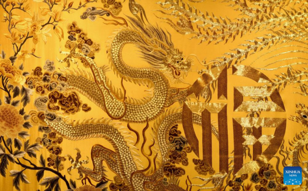 Inheritor of Beijing Embroidery