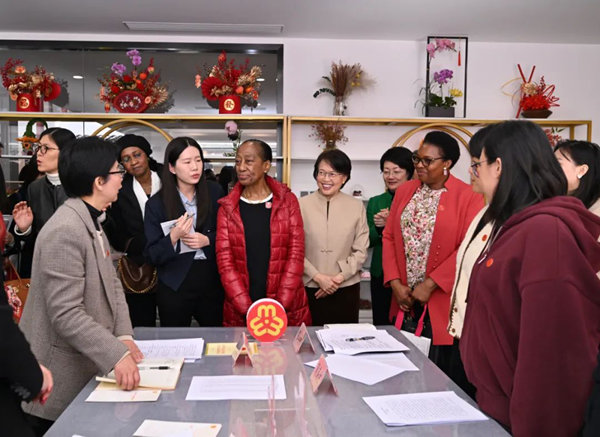 Women Diplomats Attend Grassroots Law-Publicity Activity