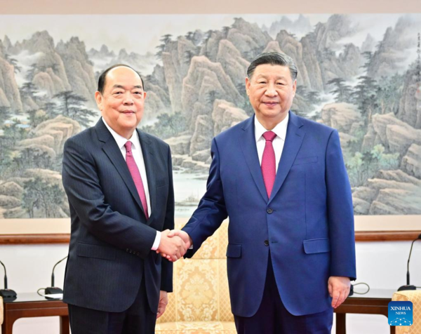 Xi Acknowledges Work of Outgoing Macao SAR Chief Executive