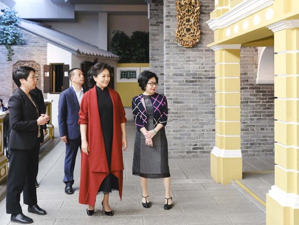 Peng Liyuan Visits Macao Museum