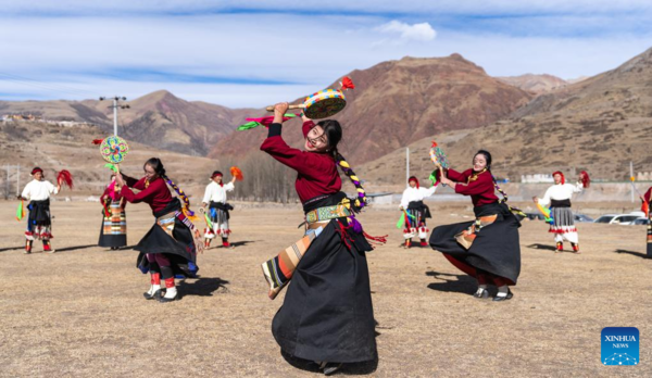 Inheritor of Traditional Reba Dance in Xizang