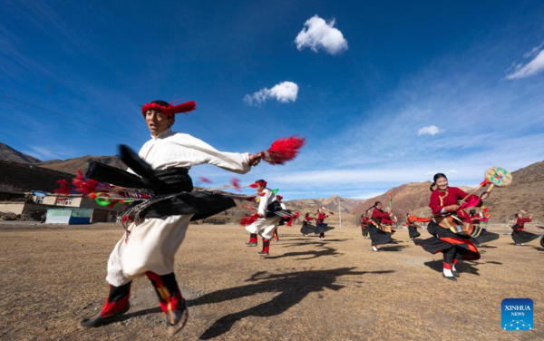 Inheritor of Traditional Reba Dance in Xizang